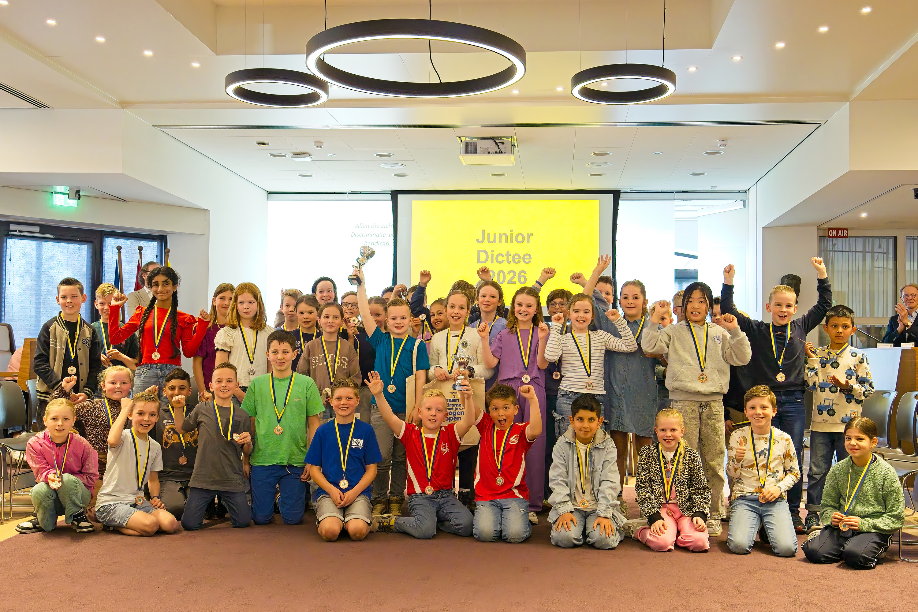 Drie winnaars bij finale Junior Dictee 2026 in Harderwijk