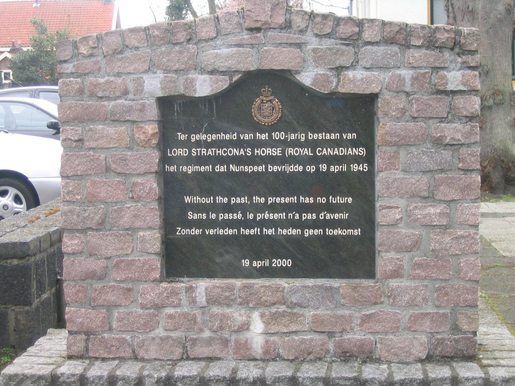 Herdenkingsplechtigheid bij Canadees monument in Nunspeet op 18 april
